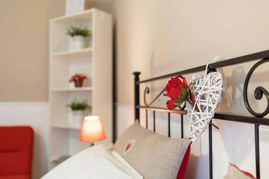 Terrazze Italiane City Center - Red Apartment เวโรนา ภายนอก รูปภาพ