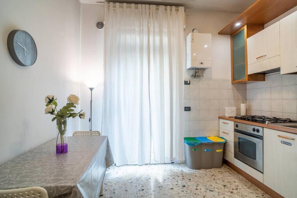 Terrazze Italiane City Center - Red Apartment เวโรนา ภายนอก รูปภาพ