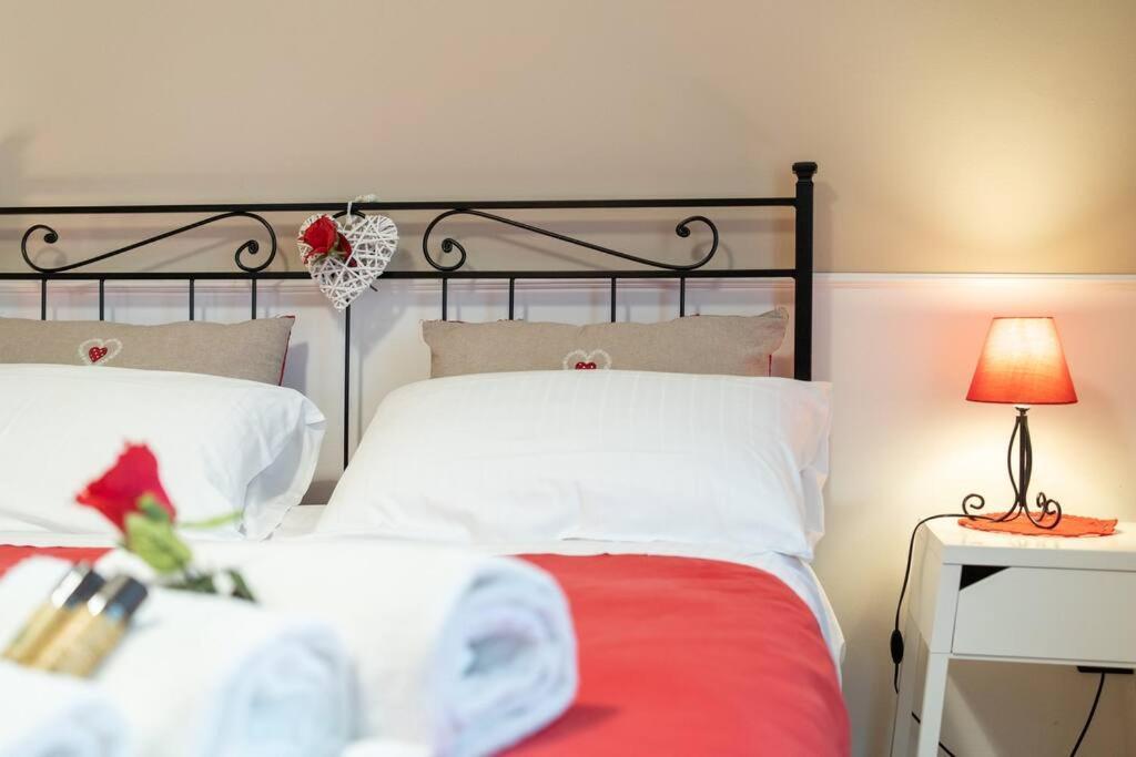 Terrazze Italiane City Center - Red Apartment เวโรนา ภายนอก รูปภาพ