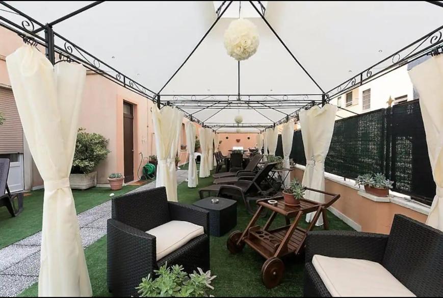 Terrazze Italiane City Center - Red Apartment เวโรนา ภายนอก รูปภาพ