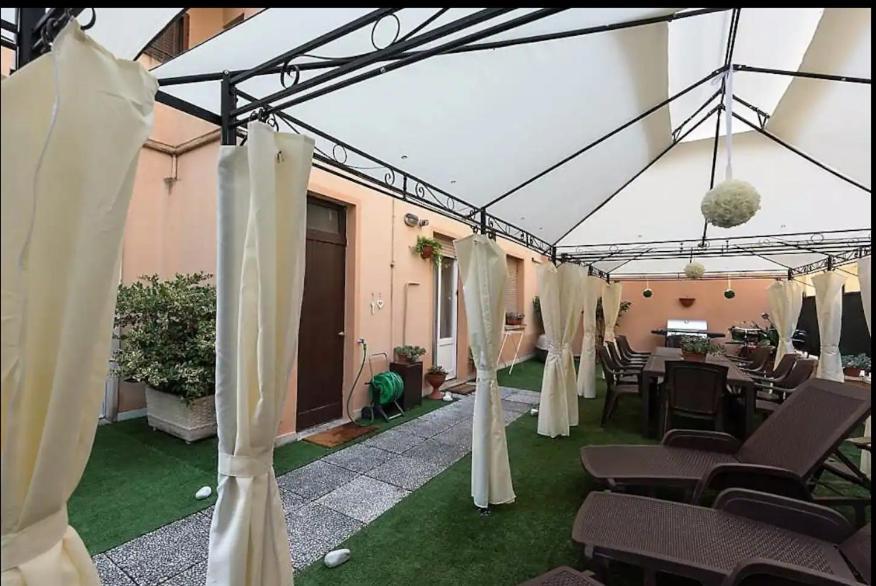 Terrazze Italiane City Center - Red Apartment เวโรนา ภายนอก รูปภาพ